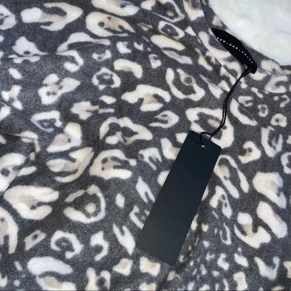 Know. One. Cares. Cheetah print sweater - Picture 3 of 4